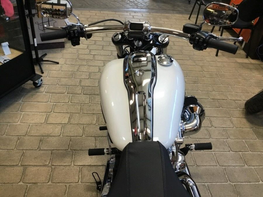 2024 Harley-Davidson® Breakout™ White Onyx Pearl