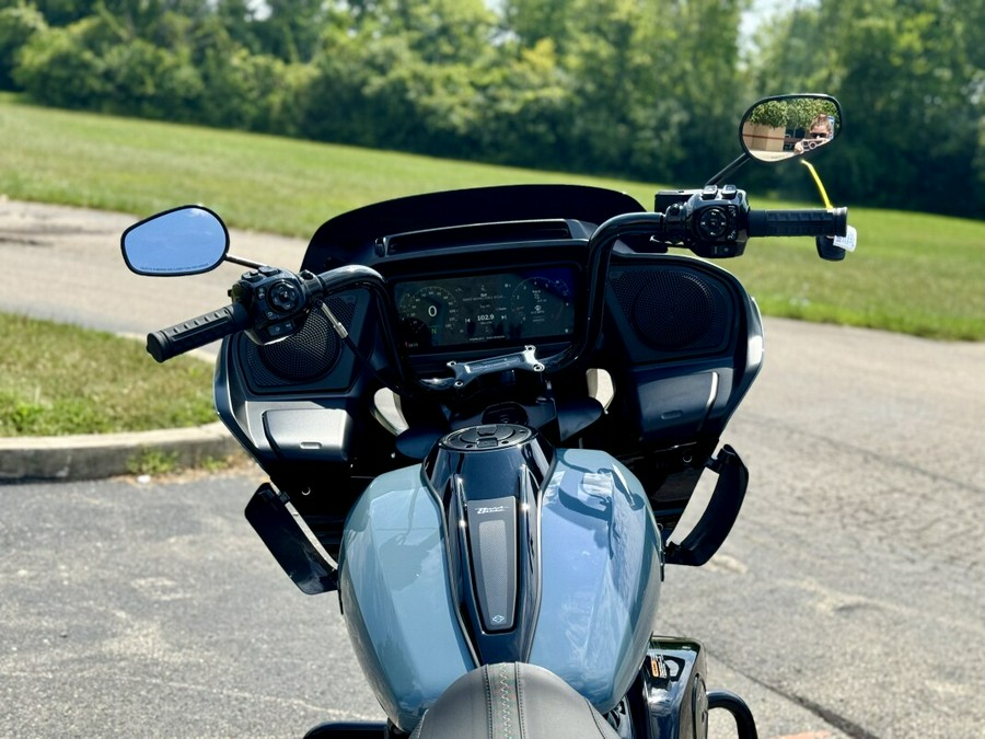 2024 Harley-Davidson Road Glide™ Sharkskin Blue - Black Finish