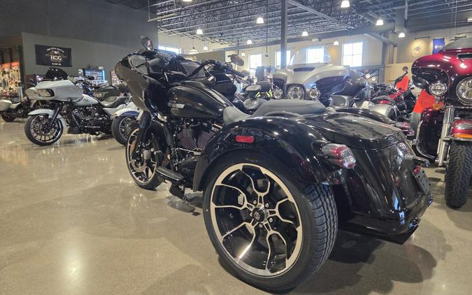 2026 Harley-Davidson® Road Glide 3 Vivid Black