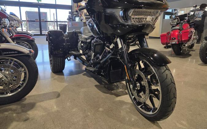 2026 Harley-Davidson® Road Glide 3 Vivid Black