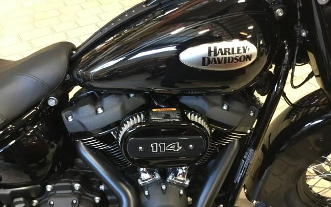 2024 Harley-Davidson® Heritage Classic Vivid Black - Black Finish