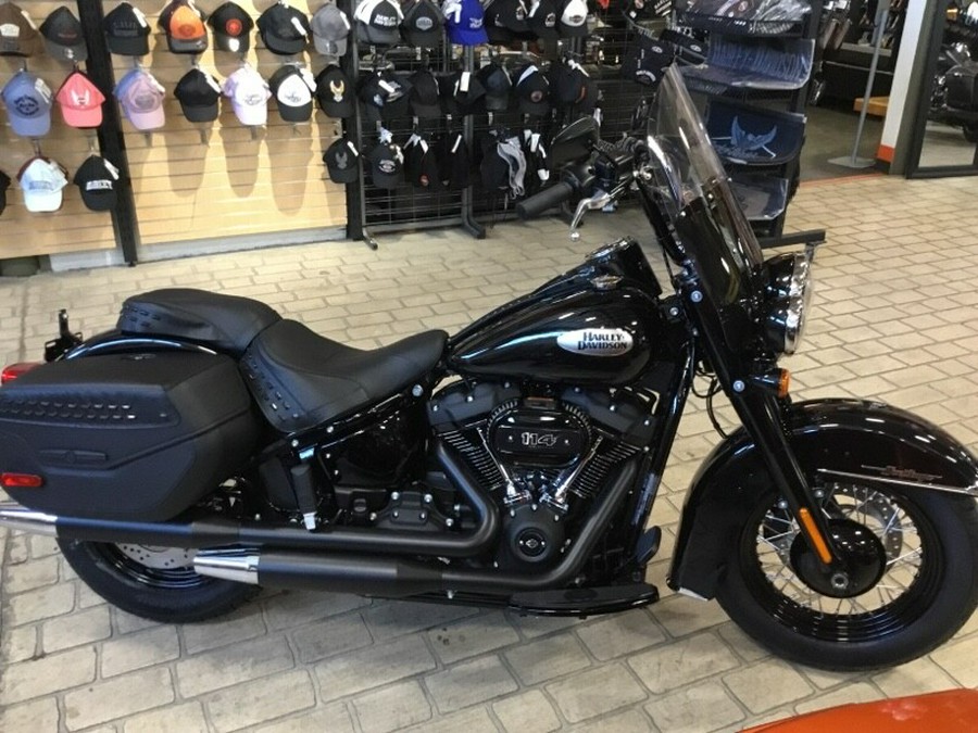 2024 Harley-Davidson® Heritage Classic Vivid Black - Black Finish