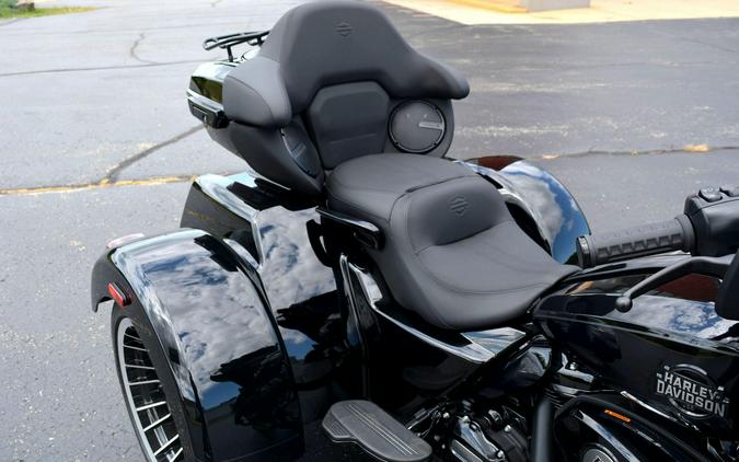 2026 Harley-Davidson® Street Glide 3 Limited Vivid Black Black Trim
