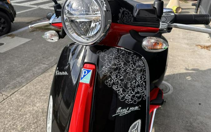 2023 Vespa Primavera 150 Disney Mickey Mouse Edition