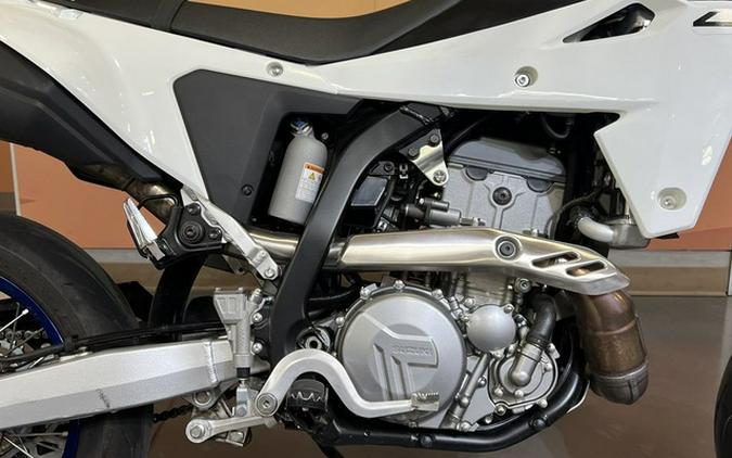 2025 Suzuki DR-Z 4SM
