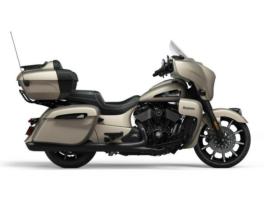 2022 Indian Motorcycle® Roadmaster® Dark Horse® Silver Quartz Smoke