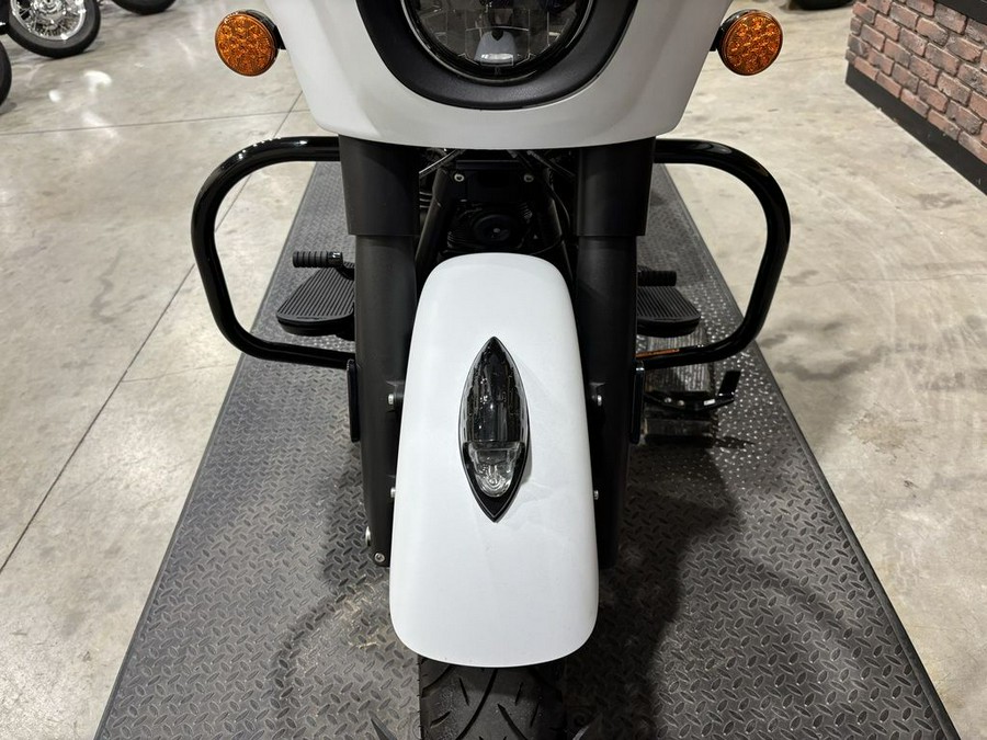 2024 Indian Motorcycle® Chieftain® Dark Horse® w/Powerband Audio Pkg Ghost White Metallic Smoke wit