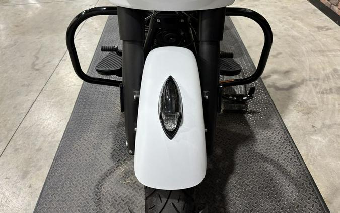 2024 Indian Motorcycle® Chieftain® Dark Horse® w/Powerband Audio Pkg Ghost White Metallic Smoke wit