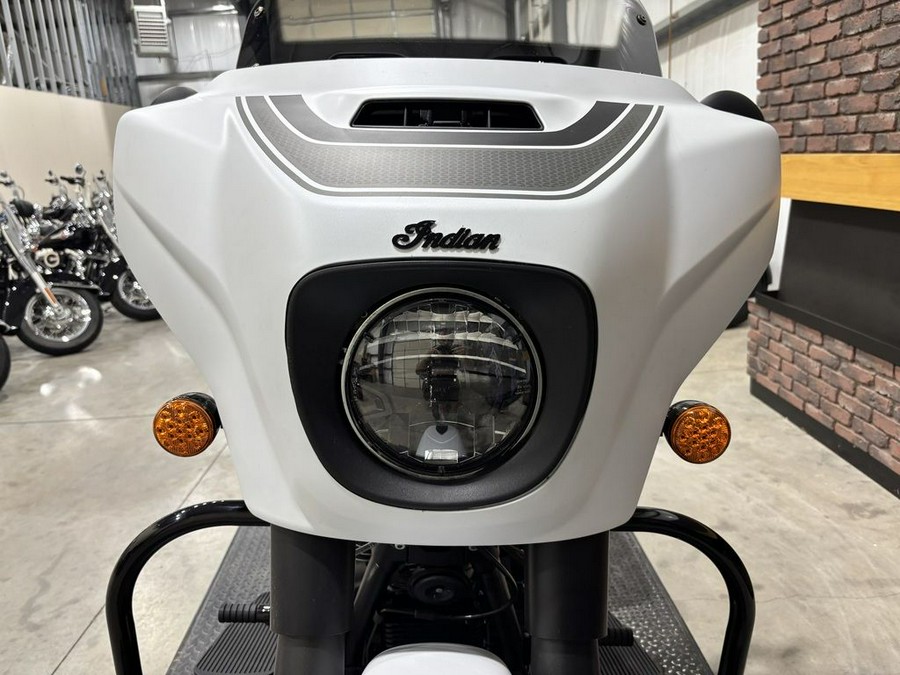 2024 Indian Motorcycle® Chieftain® Dark Horse® w/Powerband Audio Pkg Ghost White Metallic Smoke wit