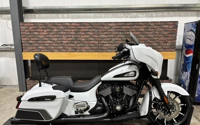 2024 Indian Motorcycle® Chieftain® Dark Horse® w/Powerband Audio Pkg Ghost White Metallic Smoke wit