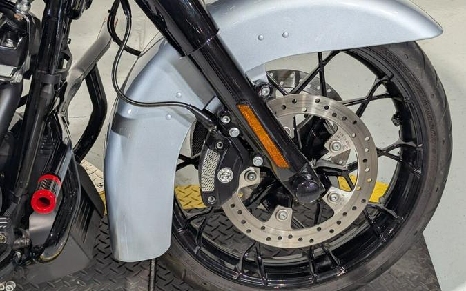 2023 Harley-Davidson® Road Glide® Special Atlas Silver Metallic - Black Finish