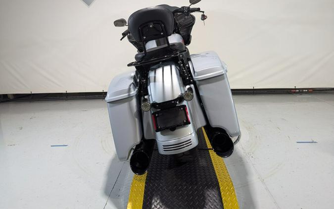 2023 Harley-Davidson® Road Glide® Special Atlas Silver Metallic - Black Finish