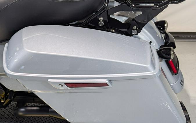 2023 Harley-Davidson® Road Glide® Special Atlas Silver Metallic - Black Finish