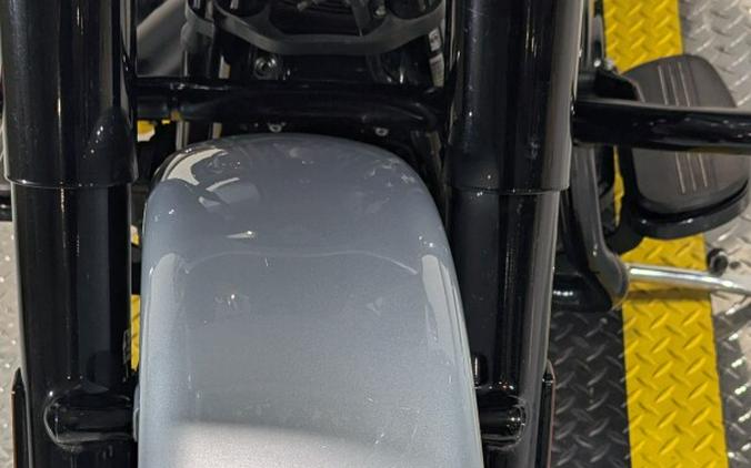 2023 Harley-Davidson® Road Glide® Special Atlas Silver Metallic - Black Finish