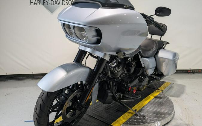 2023 Harley-Davidson® Road Glide® Special Atlas Silver Metallic - Black Finish