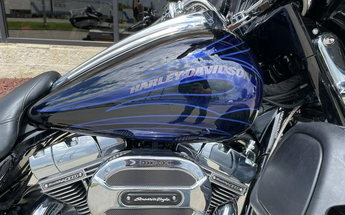 2016 Harley-Davidson® FLHXSE - CVO™ Street Glide®