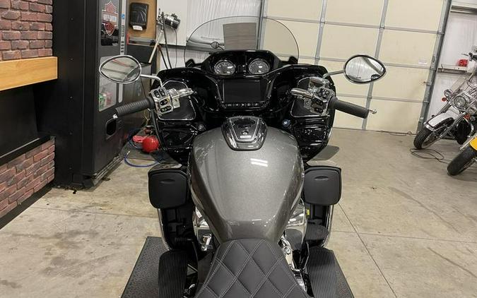 2024 Indian Motorcycle® Pursuit® Limited® with PowerBand Audio Package Titanium/Black Metallic