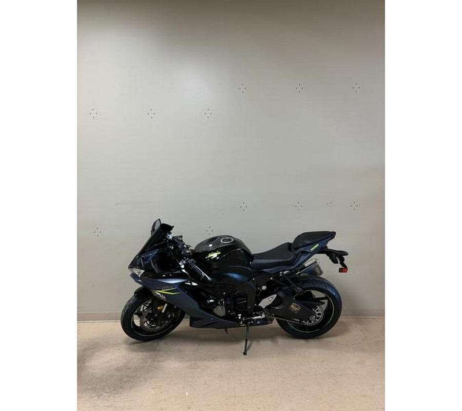 2023 Kawasaki Ninja® ZX™-6R Metallic Matte Twilight Blue/Metallic Diablo Black