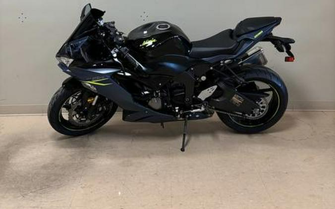 2023 Kawasaki Ninja® ZX™-6R Metallic Matte Twilight Blue/Metallic Diablo Black