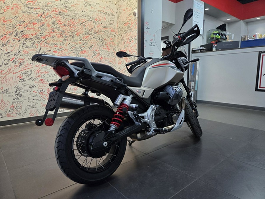 2025 Moto Guzzi V85 TT Travel