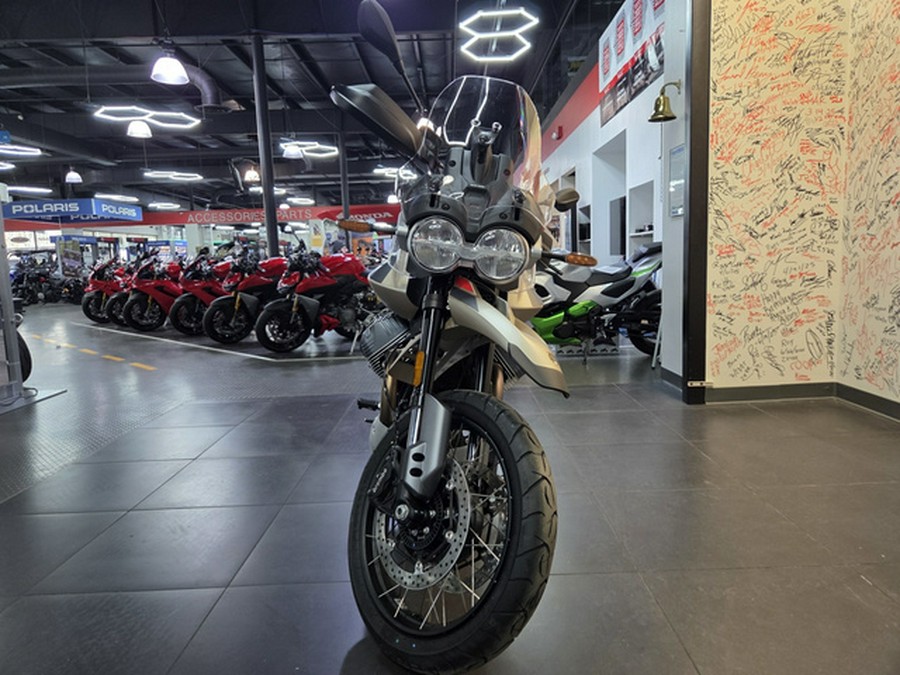 2025 Moto Guzzi V85 TT Travel