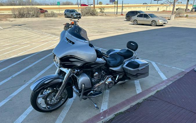 2015 Harley-Davidson CVO™ Street Glide®