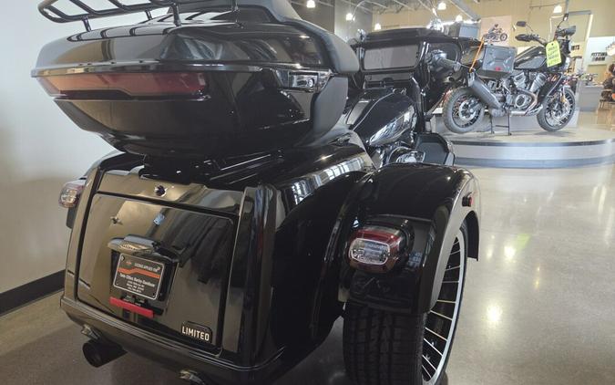 2026 Harley-Davidson® Street Glide 3 Limited Vivid Black