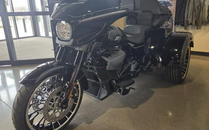 2026 Harley-Davidson® Street Glide 3 Limited Vivid Black