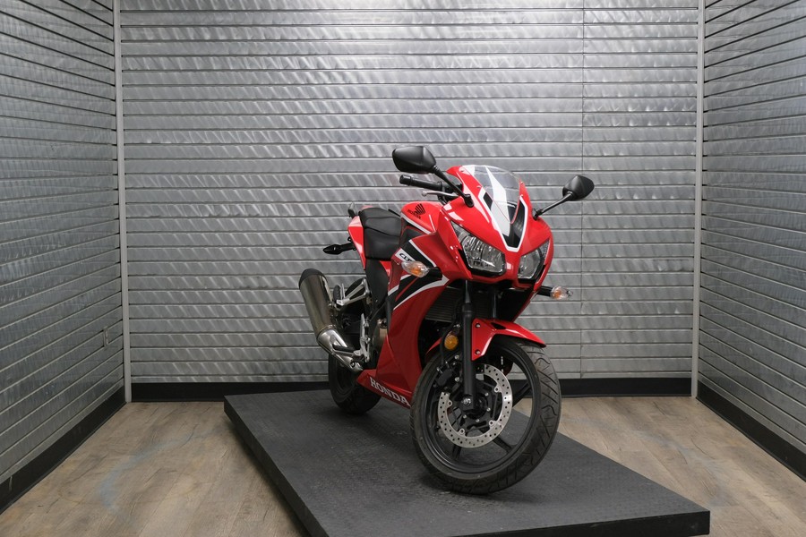 2017 HONDA CBR300R