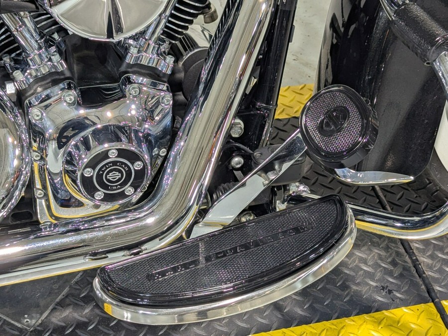 2017 Harley-Davidson® Heritage Softail® Classic Black Quartz