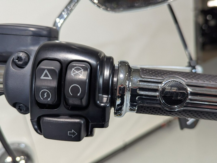 2017 Harley-Davidson® Heritage Softail® Classic Black Quartz