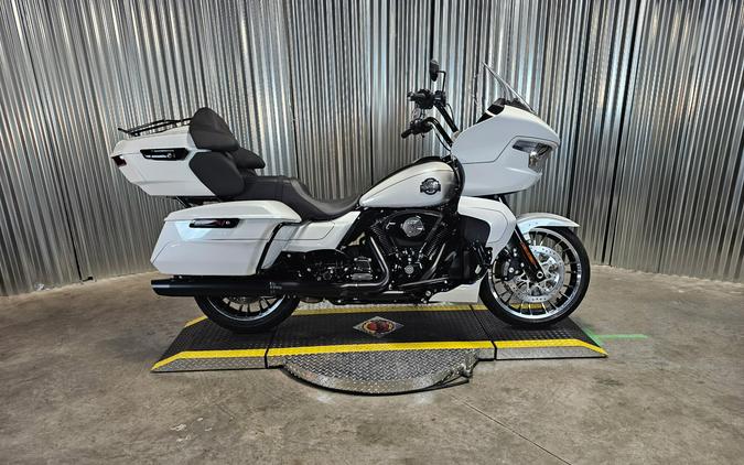 2026 Harley-Davidson Road Glide Limited White Onyx Pearl Black Trim