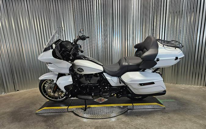 2026 Harley-Davidson Road Glide Limited White Onyx Pearl Black Trim