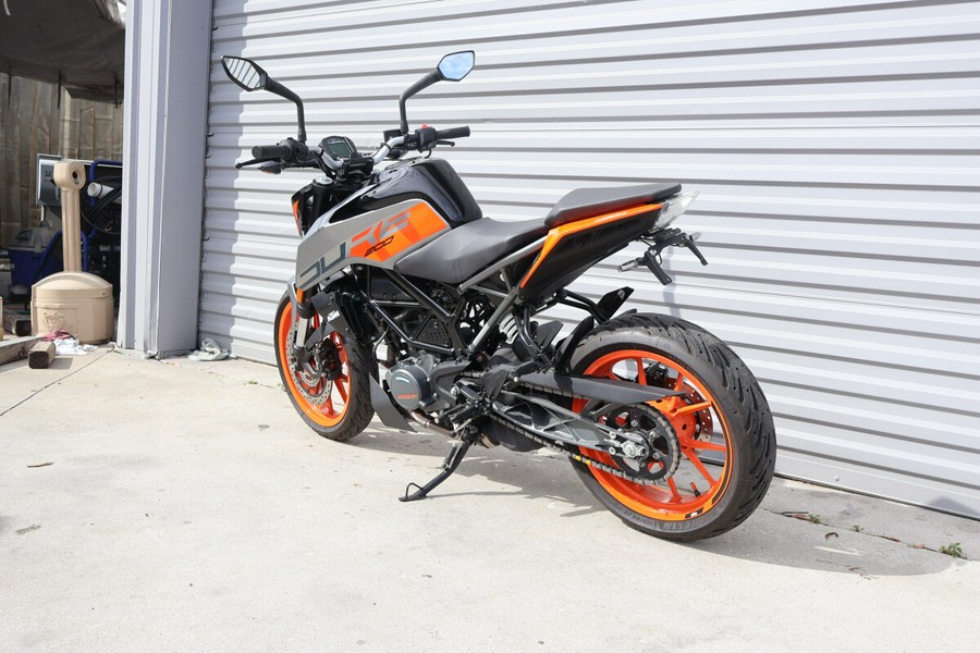 2023 KTM Duke 200