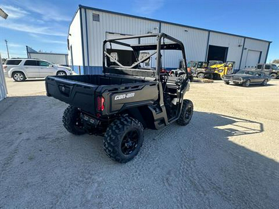 2025 Can-Am Defender DPS HD7