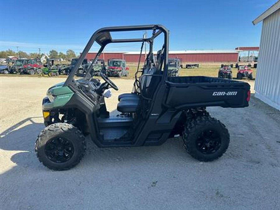 2025 Can-Am Defender DPS HD7