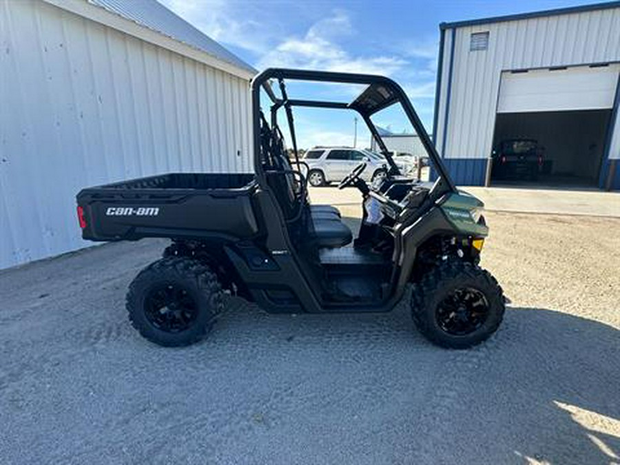 2025 Can-Am Defender DPS HD7
