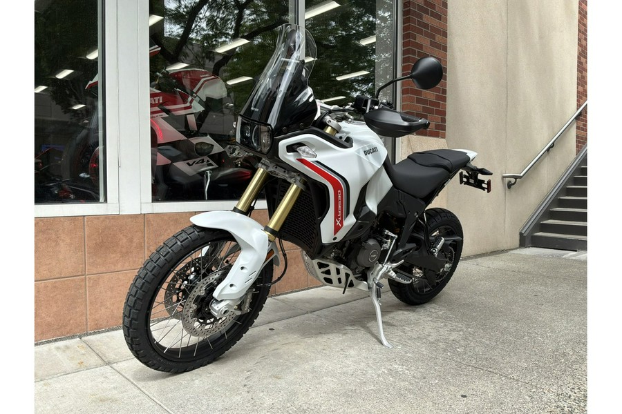 2026 DesertX V2 - Ducati