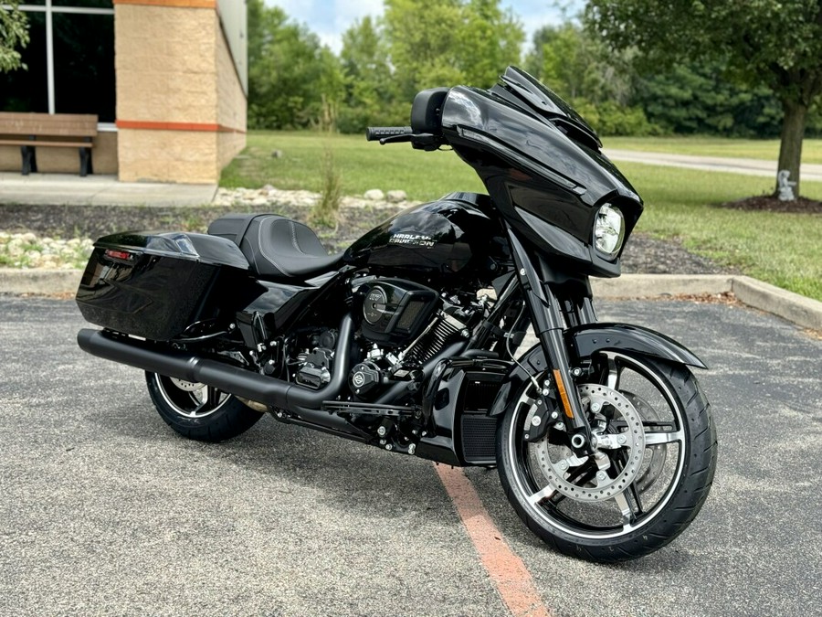 2024 Harley-Davidson Street Glide® Vivid Black - Black Finish