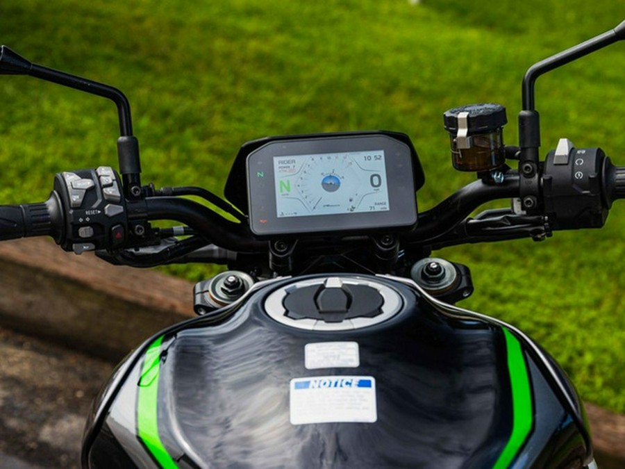 2025 Kawasaki Z900 SE ABS