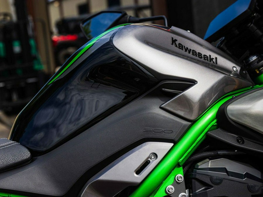2025 Kawasaki Z900 SE ABS