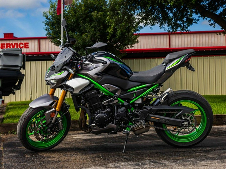 2025 Kawasaki Z900 SE ABS