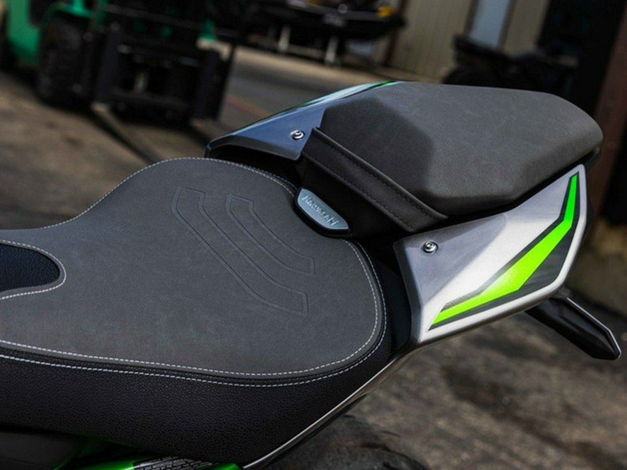 2025 Kawasaki Z900 SE ABS