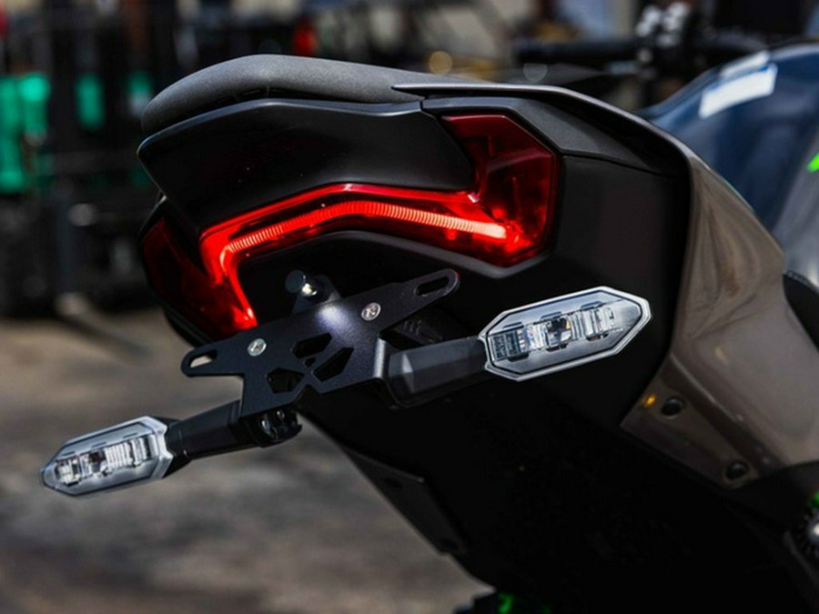 2025 Kawasaki Z900 SE ABS