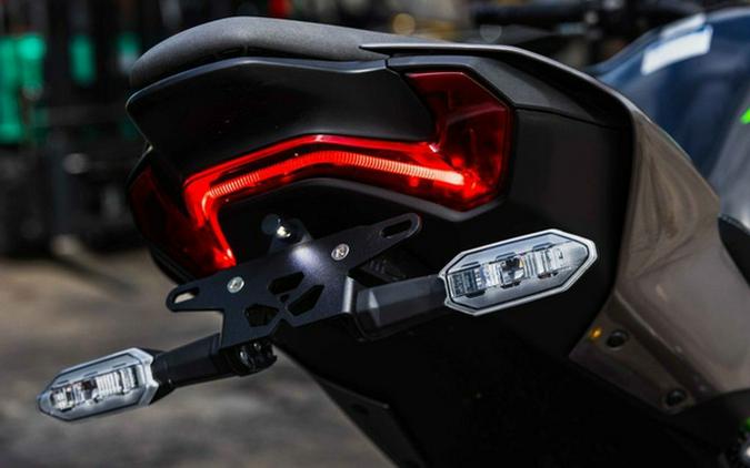 2025 Kawasaki Z900 SE ABS