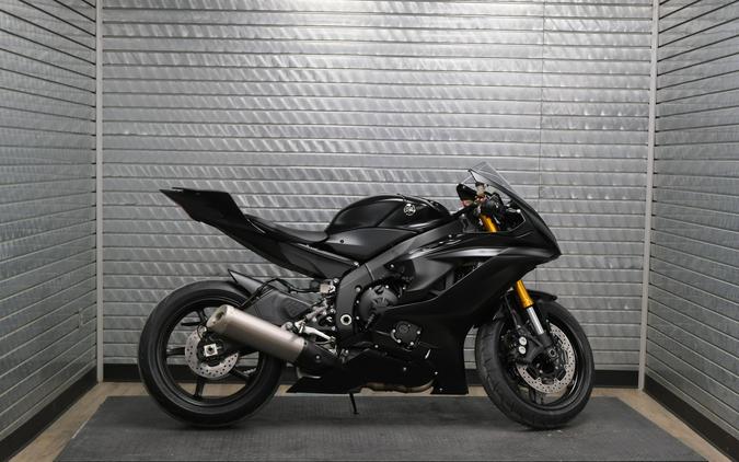 2026 YAMAHA YZF-R6 RACE