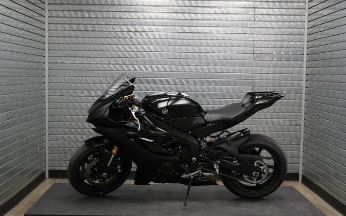 2026 YAMAHA YZF-R6 RACE
