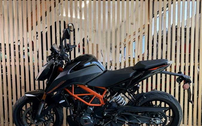 2023 KTM Duke 390