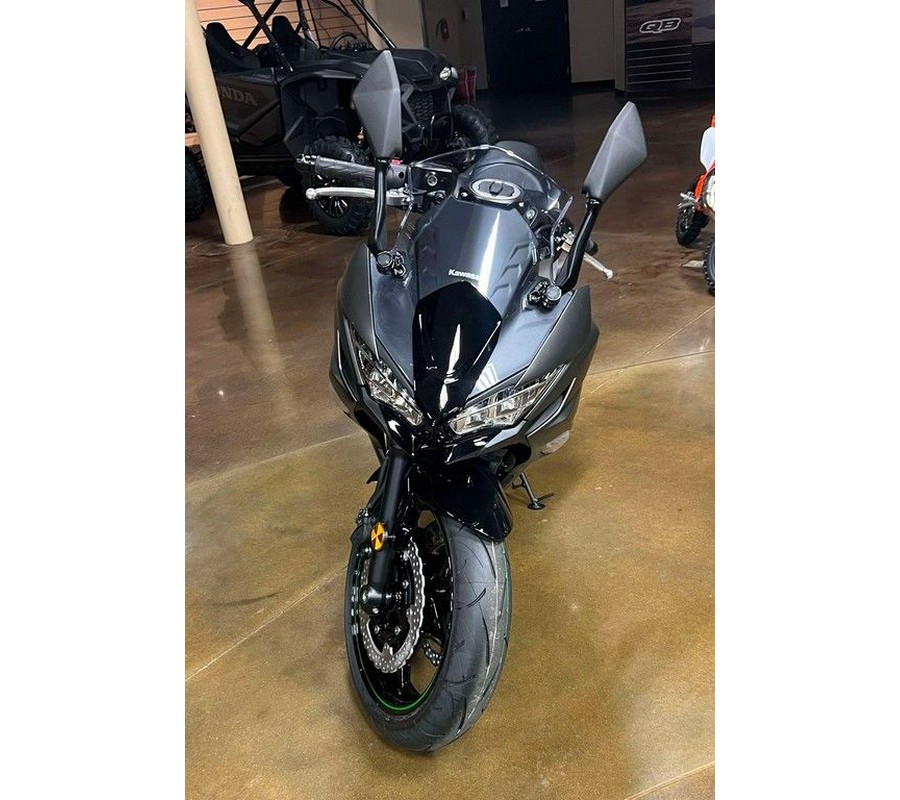 2024 Kawasaki Ninja® 650 Metallic Matte Graphenesteel Gray/Ebony