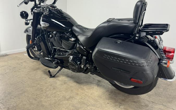 2021 Harley-Davidson® Heritage Classic 114 Vivid Black - 028502